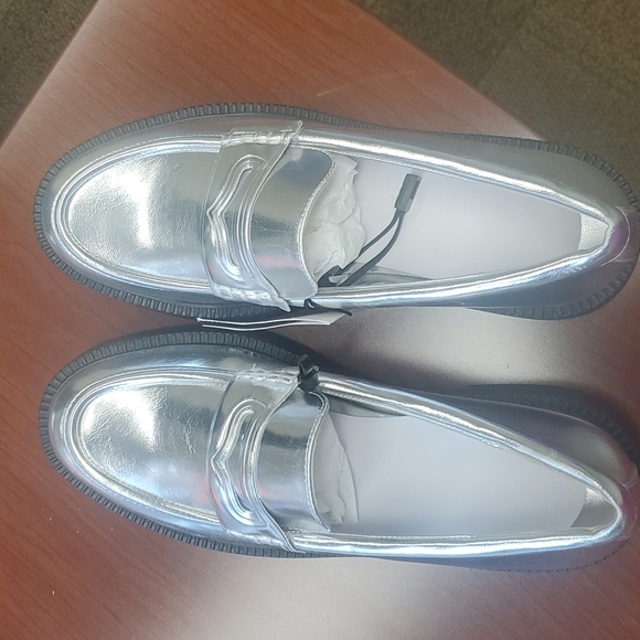 Metallic loafers. Narrow fit. - Picture 7 of 8